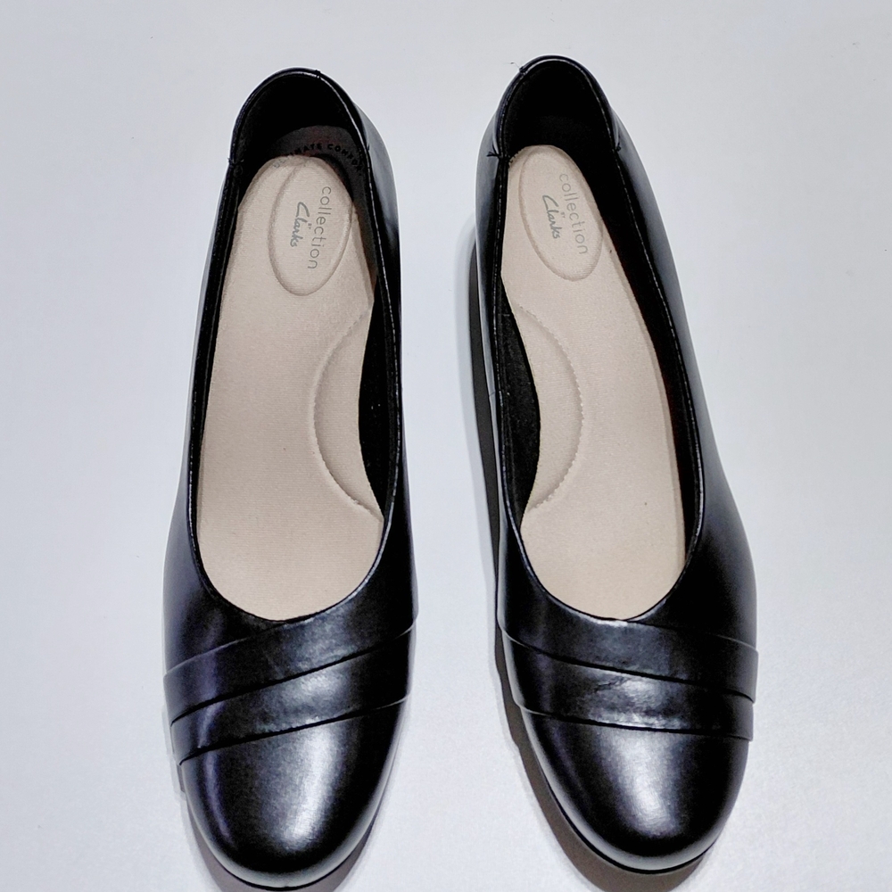 CLARKS  Women's  Emslie Mae Black Leather Pumps Size 10M